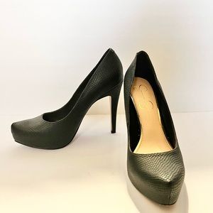 Jessica Simpson pumps